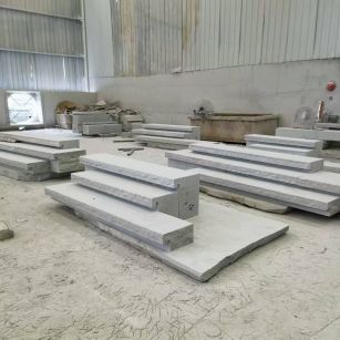 许昌 整石台阶（大面火烧+侧面自然面），出货前厂内拼装