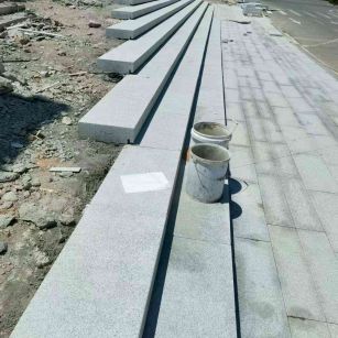 许昌 芝麻白整石台阶，施工现场