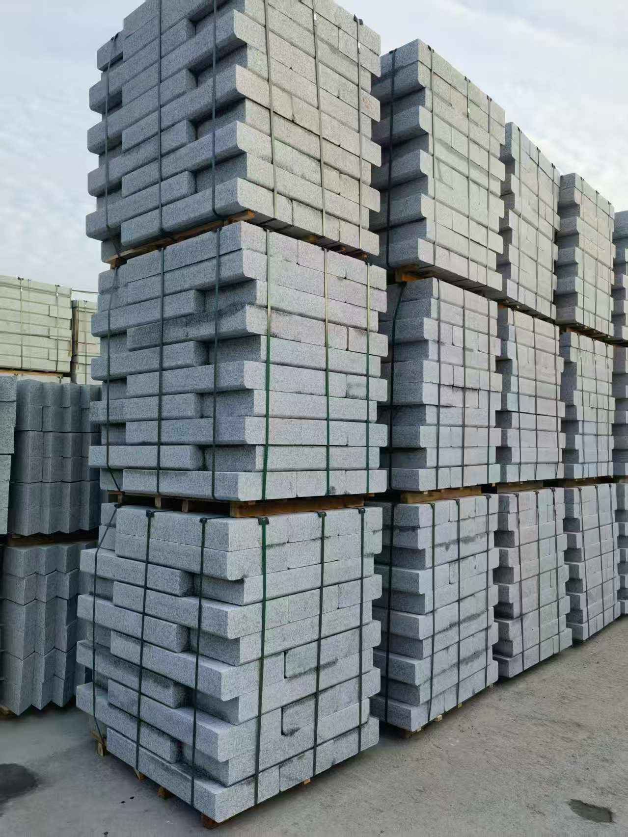 许昌 路沿石（路侧石），颜色一致，尺寸标准