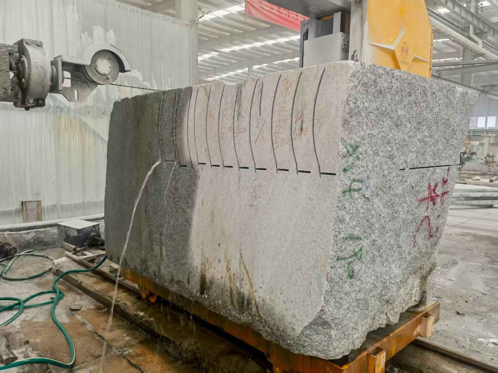 许昌 602，大花芙蓉白，绳锯加工弧形路沿石