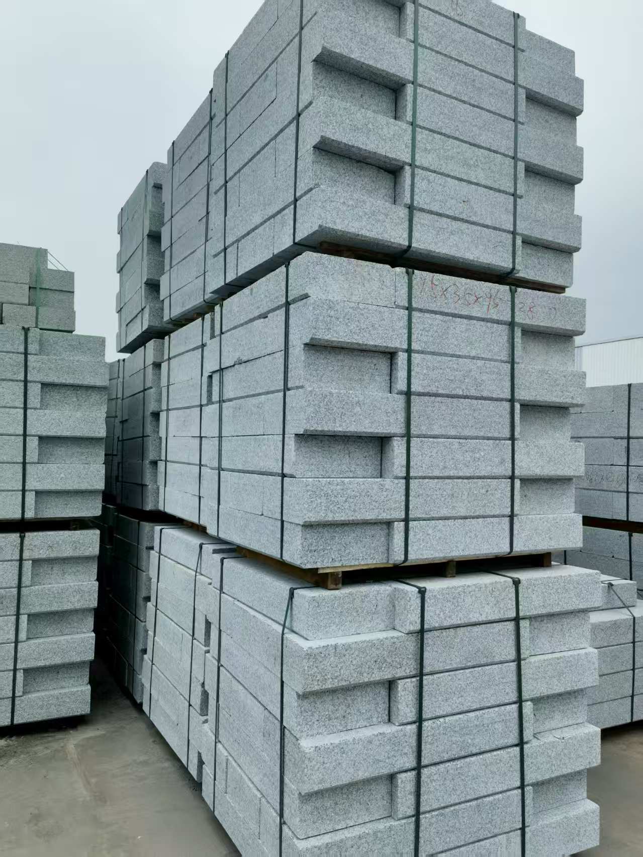 许昌 路沿石，板板正正的路沿石